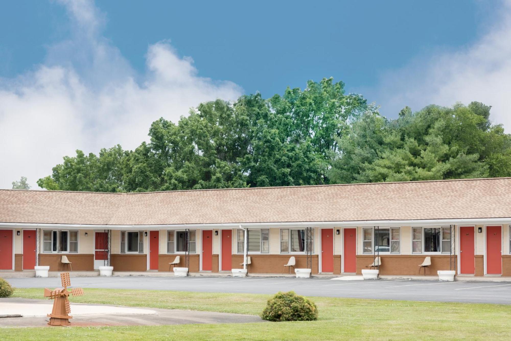 Budget Inn Mifflintown Exterior photo